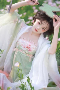 Xian Luo in YiTuYu Art Language Vol.9171: A Stunning Spring-Themed Portrait Collection for Artistic Inspiration and High-Quality Photography Enthusiasts-3