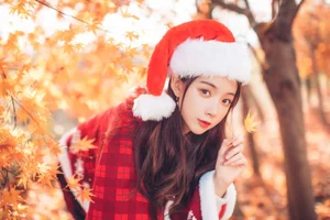 Stunning Christmas Girl Aesthetic Under Autumn Maple Leaves - YiTuYu Art Language Vol.9134 Featuring Xu Shi Qi Ma Portrait Photography Collection-0