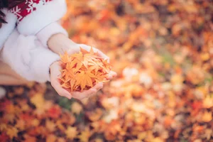 Stunning Christmas Girl Aesthetic Under Autumn Maple Leaves - YiTuYu Art Language Vol.9134 Featuring Xu Shi Qi Ma Portrait Photography Collection-6