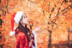 Stunning Christmas Girl Aesthetic Under Autumn Maple Leaves - YiTuYu Art Language Vol.9134 Featuring Xu Shi Qi Ma Portrait Photography Collection-1