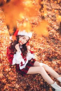 Stunning Christmas Girl Aesthetic Under Autumn Maple Leaves - YiTuYu Art Language Vol.9134 Featuring Xu Shi Qi Ma Portrait Photography Collection-10