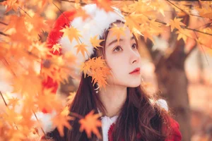 Stunning Christmas Girl Aesthetic Under Autumn Maple Leaves - YiTuYu Art Language Vol.9134 Featuring Xu Shi Qi Ma Portrait Photography Collection-16
