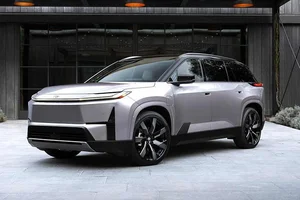 2027 Toyota Highlander EV: The Ultimate 3-Row Electric SUV with 374-Mile Range, Advanced Tech, and Family-First Design Starting at $55,000-6