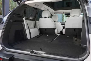 2027 Toyota Highlander EV: The Ultimate 3-Row Electric SUV with 374-Mile Range, Advanced Tech, and Family-First Design Starting at $55,000-3