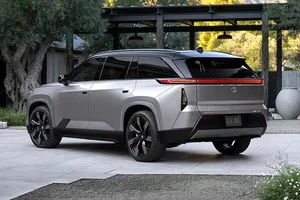 2027 Toyota Highlander EV: The Ultimate 3-Row Electric SUV with 374-Mile Range, Advanced Tech, and Family-First Design Starting at $55,000-10