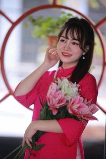 Elegant Vietnamese Woman in Vibrant Pink Ao Dai - Stunning Portrait 1000017575-5