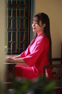 Elegant Vietnamese Woman in Vibrant Pink Ao Dai - Stunning Portrait 1000017575-6