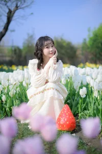 Ethereal Beauty in Flower Fields: YiTuYu Vol.8915 Disexi Si Ning-4