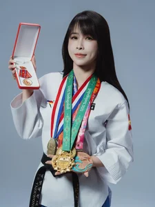 Taekwondo World Champion Chau Tuyet Van Inspires Fans with Her Incredible Medal Collection and Decades of Martial Arts Excellence and Dedication-2