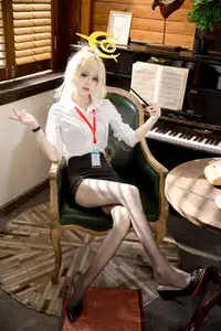 Coser Jiu Qi Miao as the Alluring OL Professor: 53P Collection - Discover Unique Style!-8