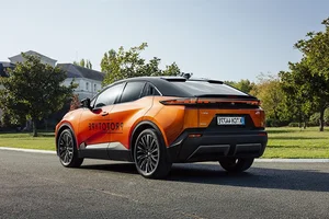 Toyota C-HR+ 2026: SUV điện phong cách cho những hành trình đầy cảm hứng-0
