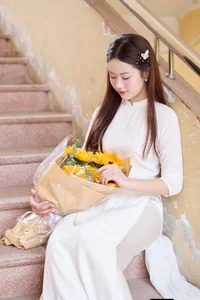 Elegant White Ao Dai: Traditional Vietnamese Student Fashion and Cultural Grace-6