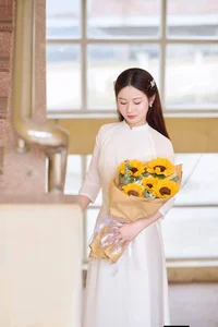 Elegant White Ao Dai: Traditional Vietnamese Student Fashion and Cultural Grace-0
