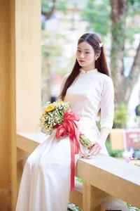 Elegant White Ao Dai: Traditional Vietnamese Student Fashion and Cultural Grace-8
