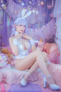 Coser Ely_eee's Captivating Bunny Plymouth Cosplay: Sweet Charm in a Dreamy Setting-15