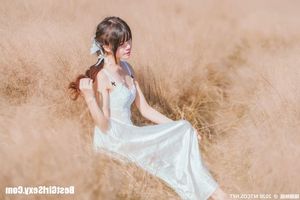 MTYH Vol.224: Feminine Beauty in a Golden Late Autumn Field - Enchanting Girl Photo-8