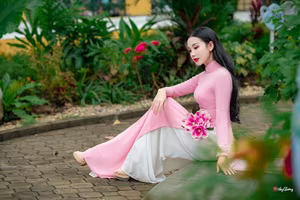 VGU No.158: Discover the Timeless Grace of Vietnamese Beauty in a Stunning Pink Ao Dai-9