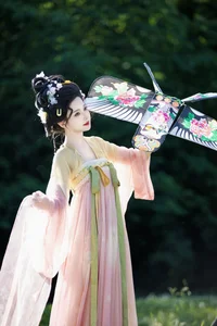 Timeless Spring Aesthetics: Ban Ri Xian Featured in YiTuYu Art Language Vol.9381 Kasuga Party Photo Series-2