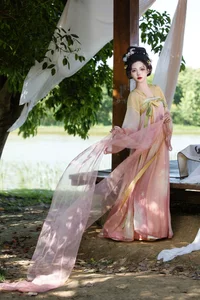 Timeless Spring Aesthetics: Ban Ri Xian Featured in YiTuYu Art Language Vol.9381 Kasuga Party Photo Series-0