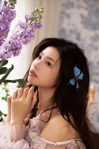 Ethereal Beauty: Kun Kun Bu Kun Le in YiTuYu Vol.8734 Collection – A Dreamy Portrait-16