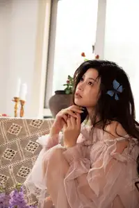 Ethereal Beauty: Kun Kun Bu Kun Le in YiTuYu Vol.8734 Collection – A Dreamy Portrait-2