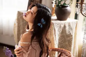 Ethereal Beauty: Kun Kun Bu Kun Le in YiTuYu Vol.8734 Collection – A Dreamy Portrait-3