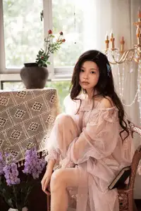 Ethereal Beauty: Kun Kun Bu Kun Le in YiTuYu Vol.8734 Collection – A Dreamy Portrait-11