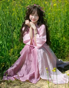 Modern Vietnamese Ao Dai Fashion Trends for Lunar New Year 2026: Chic Street Style Inspiration for the Festive Season-1