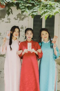 Modern Vietnamese Ao Dai Fashion Trends for Lunar New Year 2026: Chic Street Style Inspiration for the Festive Season-4