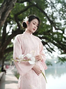 Modern Vietnamese Ao Dai Fashion Trends for Lunar New Year 2026: Chic Street Style Inspiration for the Festive Season-9