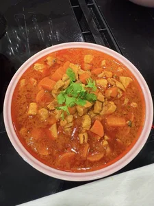 Gourmet Home Cooking: MC Diep Chi Shares Restaurant-Style Meals Made with Love for a Cozy Winter at Home-0