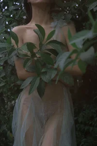 Radiant Summer Style: Artistic Portrait Collection Featuring Wendy Yuan Zi Mo Te in YiTuYu Art Language Vol.9374-7