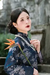 Elegant Traditional Ao Dai Beauty: Capturing Asian Grace in Golden Hour Light.-9