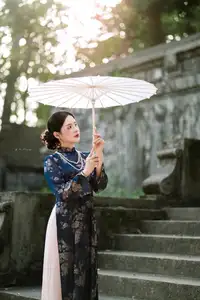 Elegant Traditional Ao Dai Beauty: Capturing Asian Grace in Golden Hour Light.-11