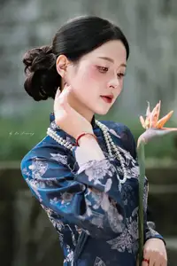 Elegant Traditional Ao Dai Beauty: Capturing Asian Grace in Golden Hour Light.-3