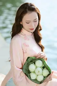 Elegant Vietnamese Beauty in Ao Dai by the Lake  A Glimpse of Hanoi's Serene Charm 1000025296-13