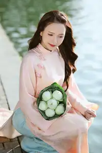 Elegant Vietnamese Beauty in Ao Dai by the Lake  A Glimpse of Hanoi's Serene Charm 1000025296-17