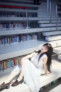 Shika Xiaolulu: Elegant Beauty in a Modern Library, A Captivating Serene View-3