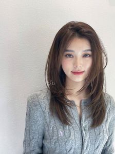 Beautiful Long Layered Haircut for Round Faces – Trendy Female Style-19