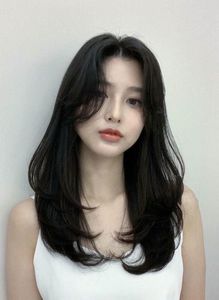 Beautiful Long Layered Haircut for Round Faces – Trendy Female Style-22