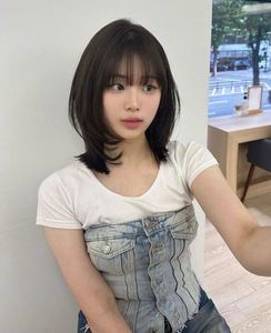 Beautiful Long Layered Haircut for Round Faces – Trendy Female Style-11