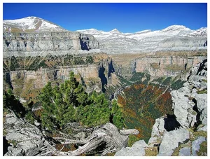 Breathtaking views of the highest limestone massif in Europe-1