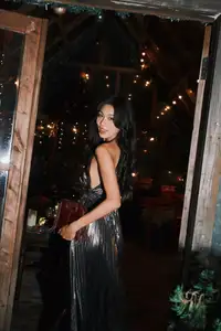 Runner-up Thao Nhi Le's Dazzling Year-End Festival Fashion: An Irresistible Look.-6