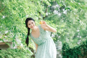 Elegant Summer Aesthetic Portrait Series: Art Language Vol.9364 featuring Model Bu Yao Zhang Rou in a Sweet Mint Breeze Setting-17