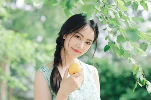 Elegant Summer Aesthetic Portrait Series: Art Language Vol.9364 featuring Model Bu Yao Zhang Rou in a Sweet Mint Breeze Setting-1