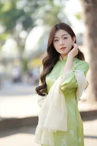 Elegant Vietnamese Ao Dai: Traditional Silk Fashion and Cultural Beauty of Vietnam-7
