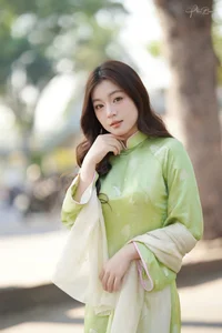 Elegant Vietnamese Ao Dai: Traditional Silk Fashion and Cultural Beauty of Vietnam-1