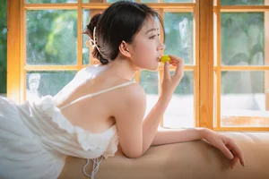 Eternal Summer: Capturing Nian Nian’s Radiant Aesthetic in Summer Story Photo Series-9