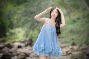 Early Summer Aesthetic: YiTuYu Art Language Vol.9277 Featuring Model Qi Qi in Lush Emerald Nature Photography-13