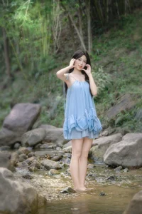 Early Summer Aesthetic: YiTuYu Art Language Vol.9277 Featuring Model Qi Qi in Lush Emerald Nature Photography-9